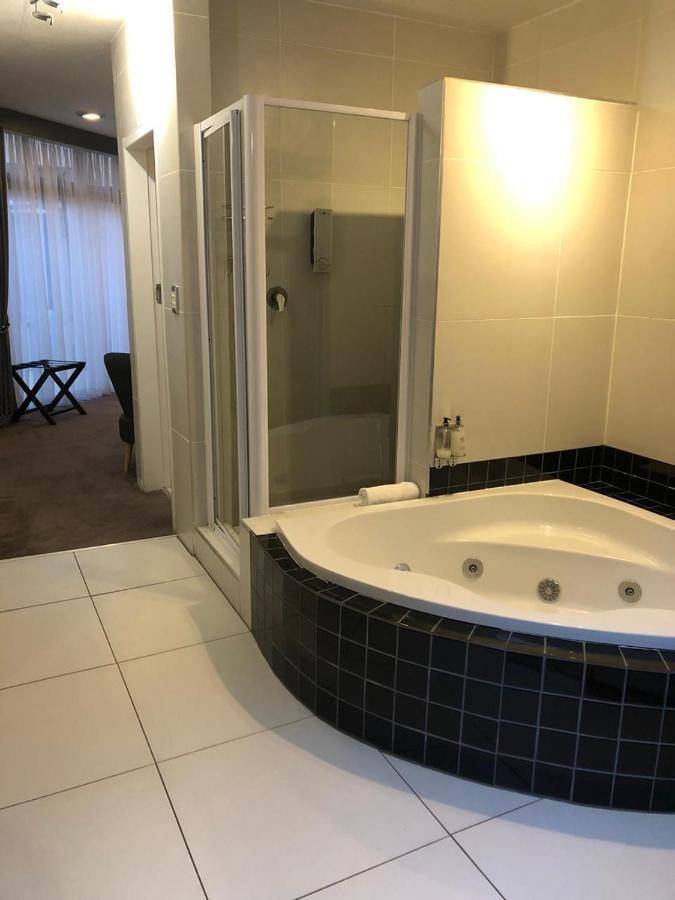 Le Petit Fillan Hotell Sandton Exteriör bild