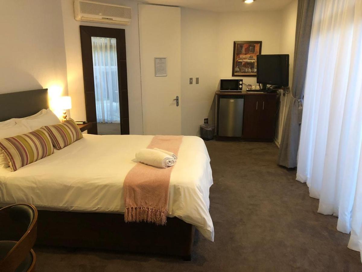 Le Petit Fillan Hotell Sandton Exteriör bild